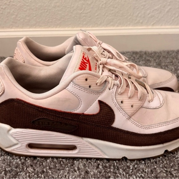 Nike Other - Nike Air Max 90 Sneakers in white and Brown